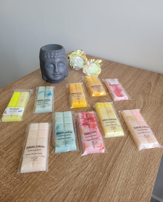 Tablette fondante parfumée vanille, couleur personnalisée avec paillettes. Produit artisanal fabriqué à la main, diffusant un parfum chaud et naturel, idéal pour une ambiance élégante et raffinée dans votre intérieur.