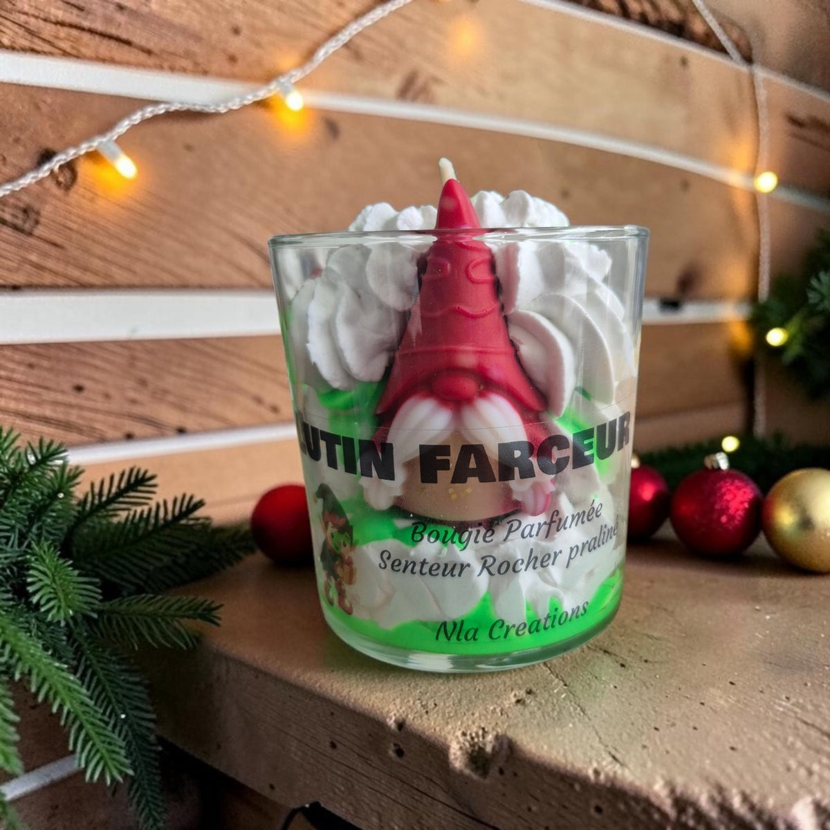 Bougie artisanale senteur rocher praliné en forme de lutin
