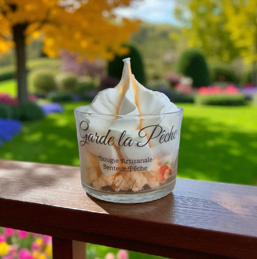 Bougie artisanale Garde la Pêche parfum Pêche en cire végétale, création gourmande et fruitée