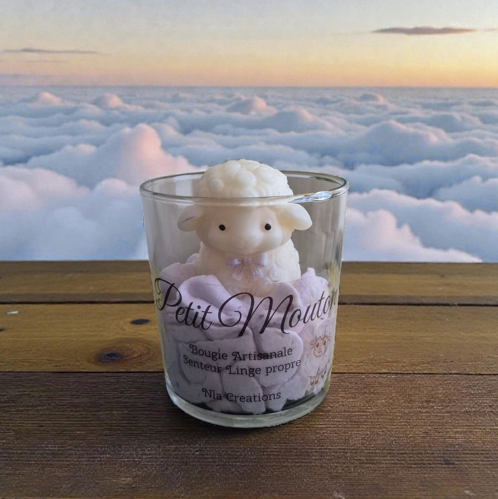 Bougie artisanale Petit Mouton senteur Linge Propre, idéale pour une ambiance douce et cocooning à la maison