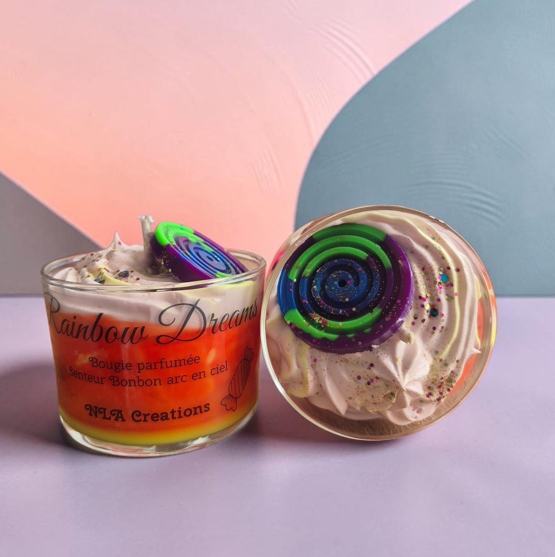 Bougie artisanale Rainbow Dream senteur Bonbon Arc-en-Ciel, une fragrance sucrée, fruitée et régressive.