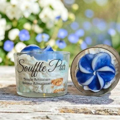Bougie artisanale Souffle Pur parfum Adoucissant en cire végétale pour une ambiance fraîche et cocooning.