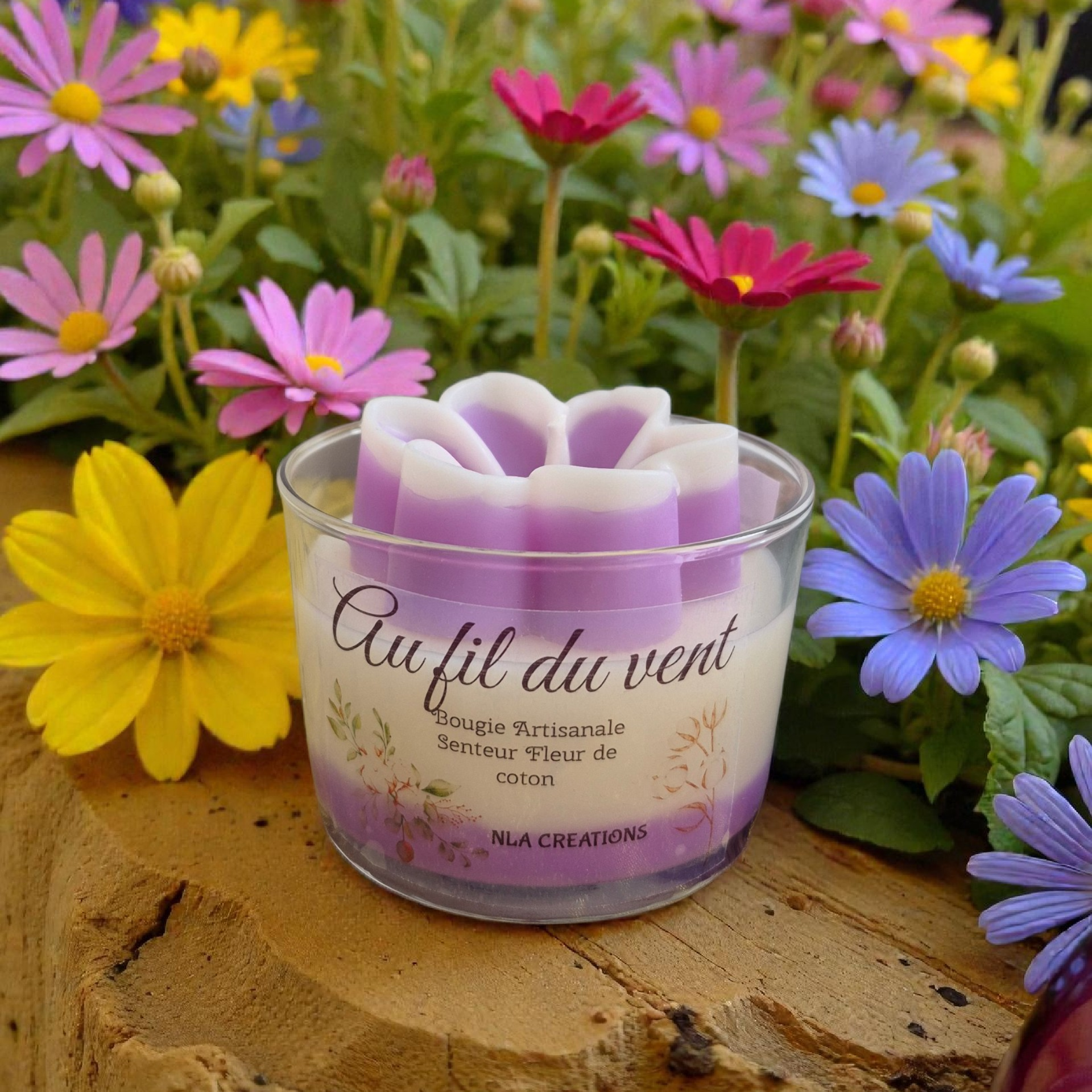Bougie parfumée Au Fil du Vent senteur Fleur de Coton, idéale pour une ambiance cocooning et délicatement parfumée.