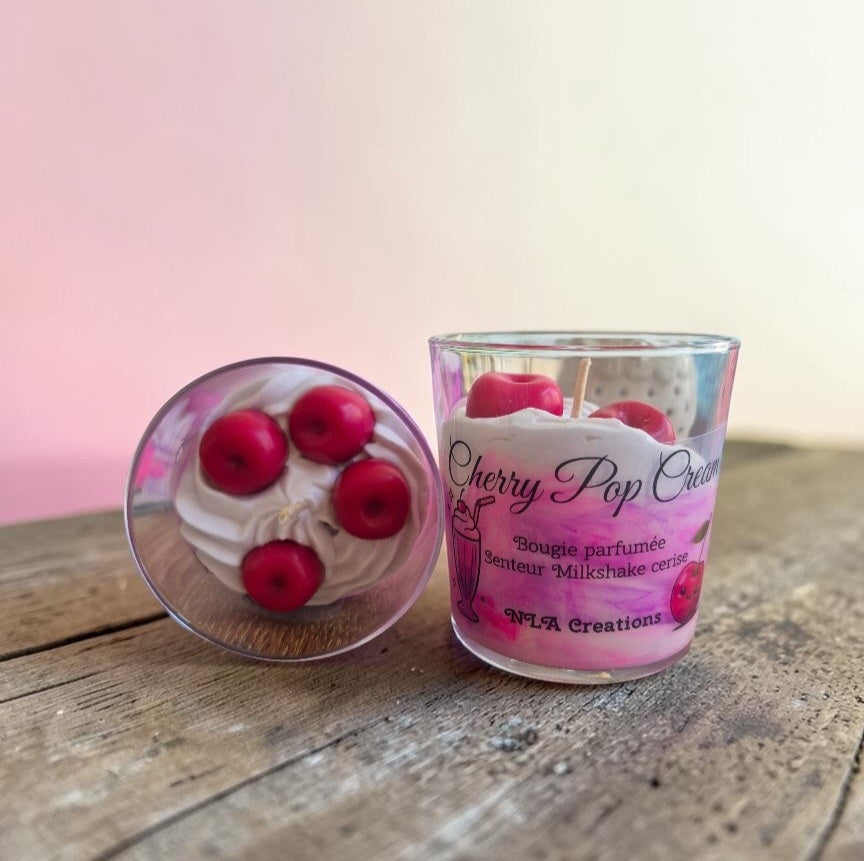 Bougie parfumée Cherry Pop Cream senteur Milkshake Cerise, création artisanale en cire de soja avec parfum de Grasse par NLA Créations.