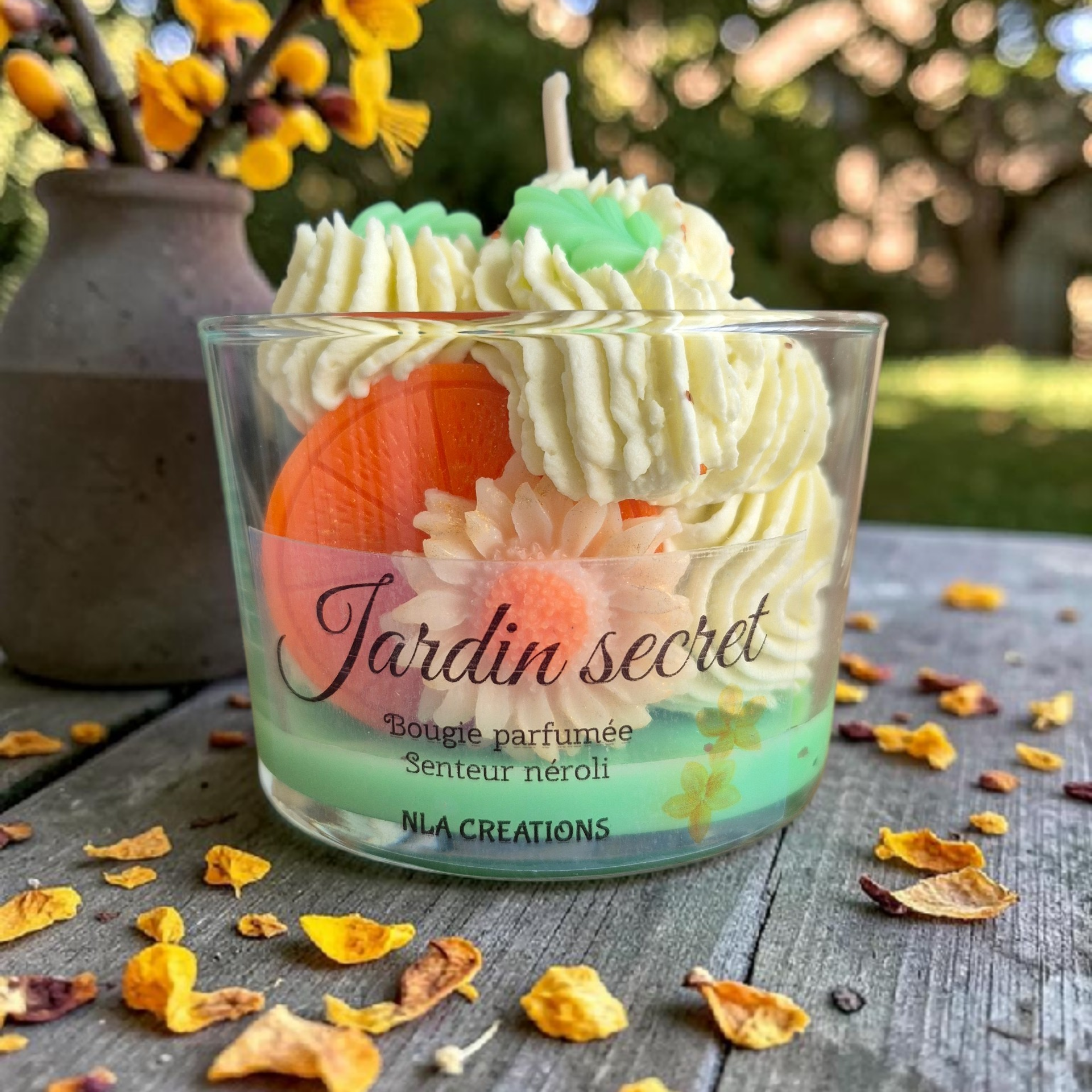 Bougie parfumée Jardin Secret senteur Néroli, création artisanale en cire de soja avec parfum de Grasse par NLA Créations.