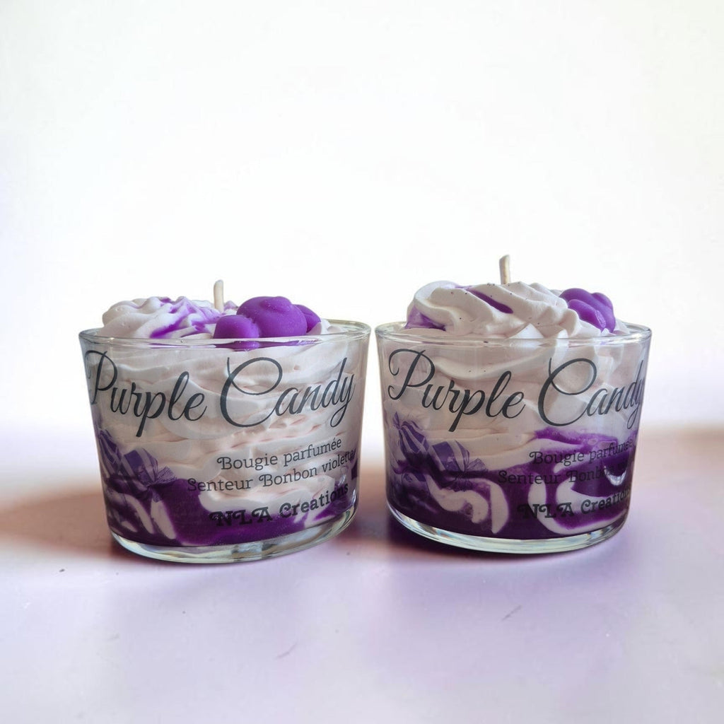 Bougie parfumée Purple Candy au parfum Bonbon Violette, une création gourmande et régressive faite à la main.