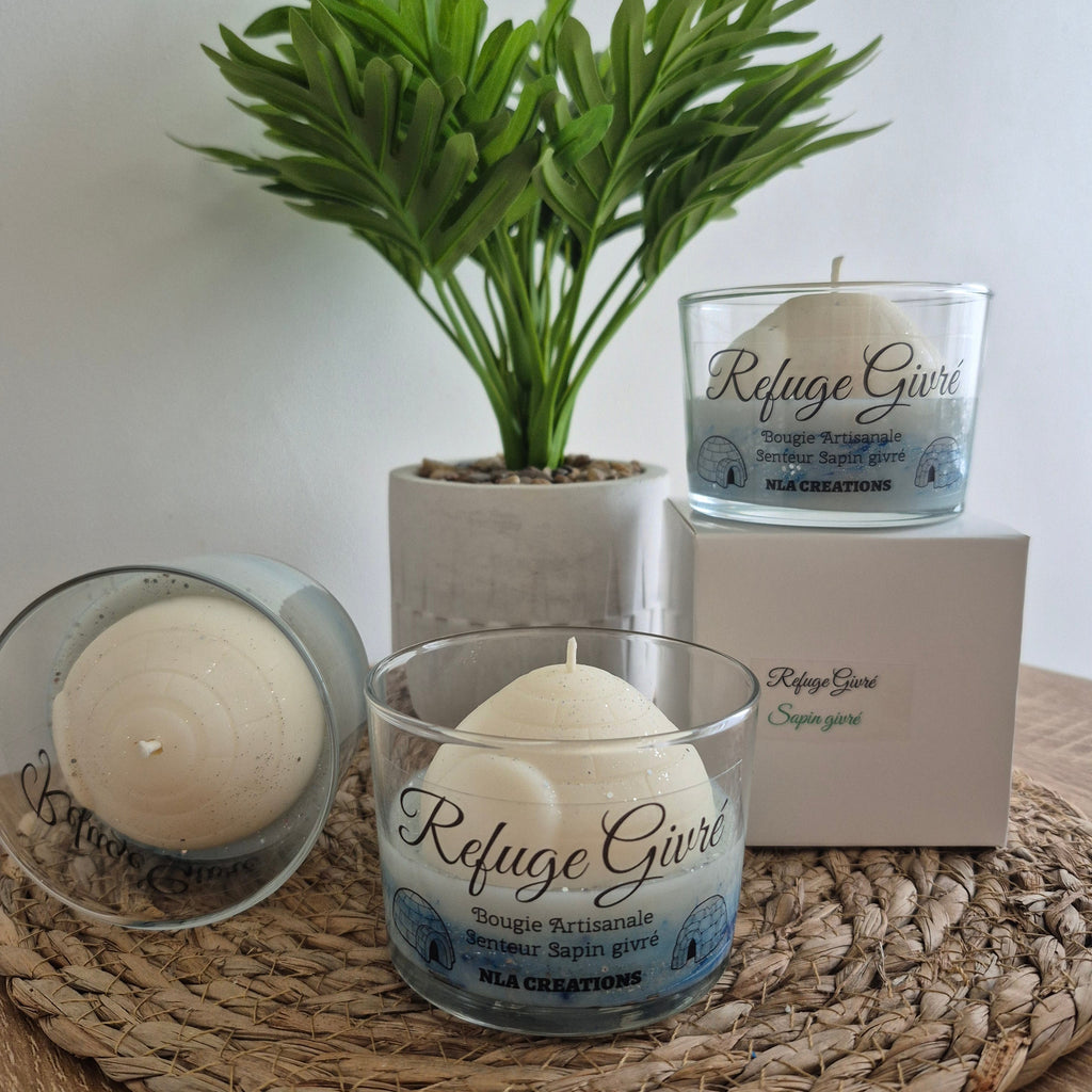Bougie parfumée Refuge Givré senteur Sapin Givré, création artisanale pour une atmosphère chaleureuse et naturelle.