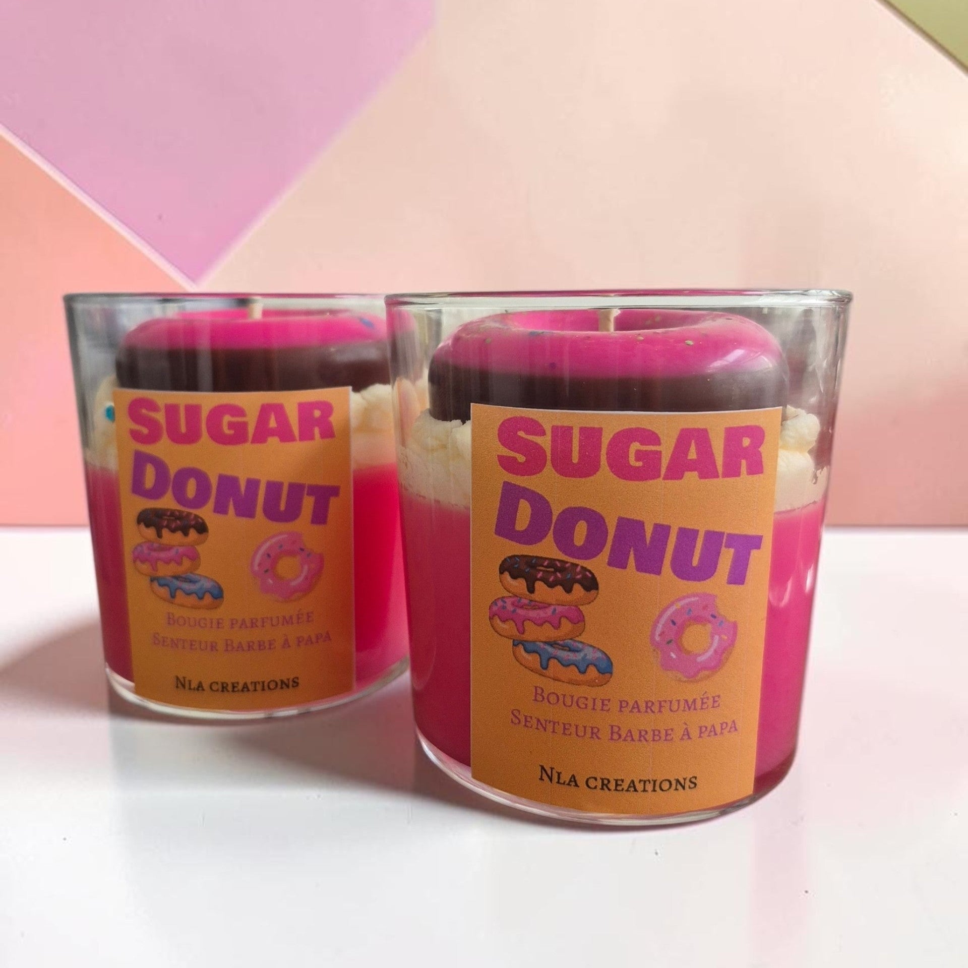 Bougie parfumée Sugar Donut au parfum Barbe à Papa, une création gourmande inspirée des douceurs de fête foraine.