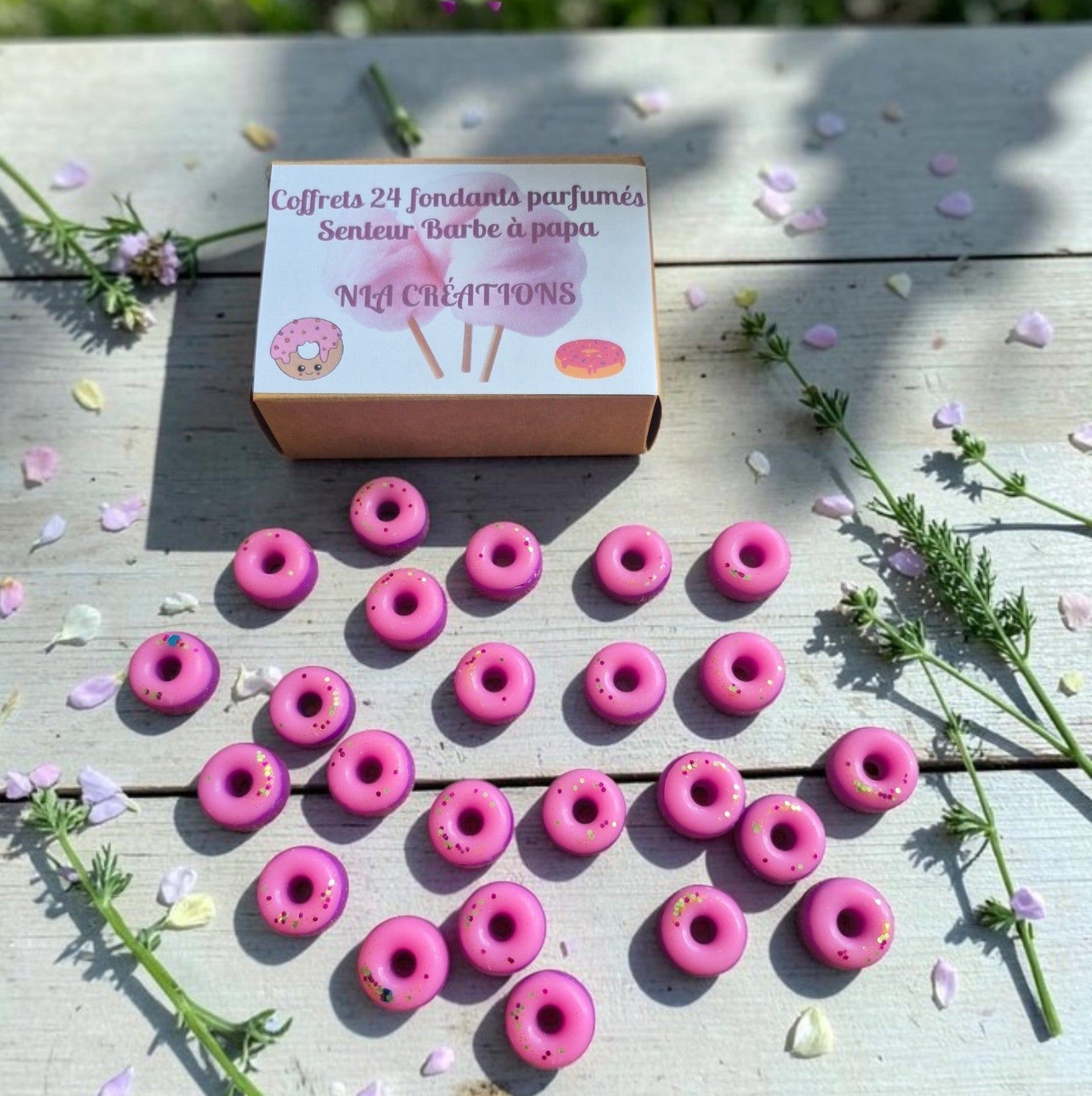 Coffret de 24 fondants parfumés Donuts senteur Barbe à Papa, parfait pour offrir ou profiter plus longtemps de votre parfum préféré.