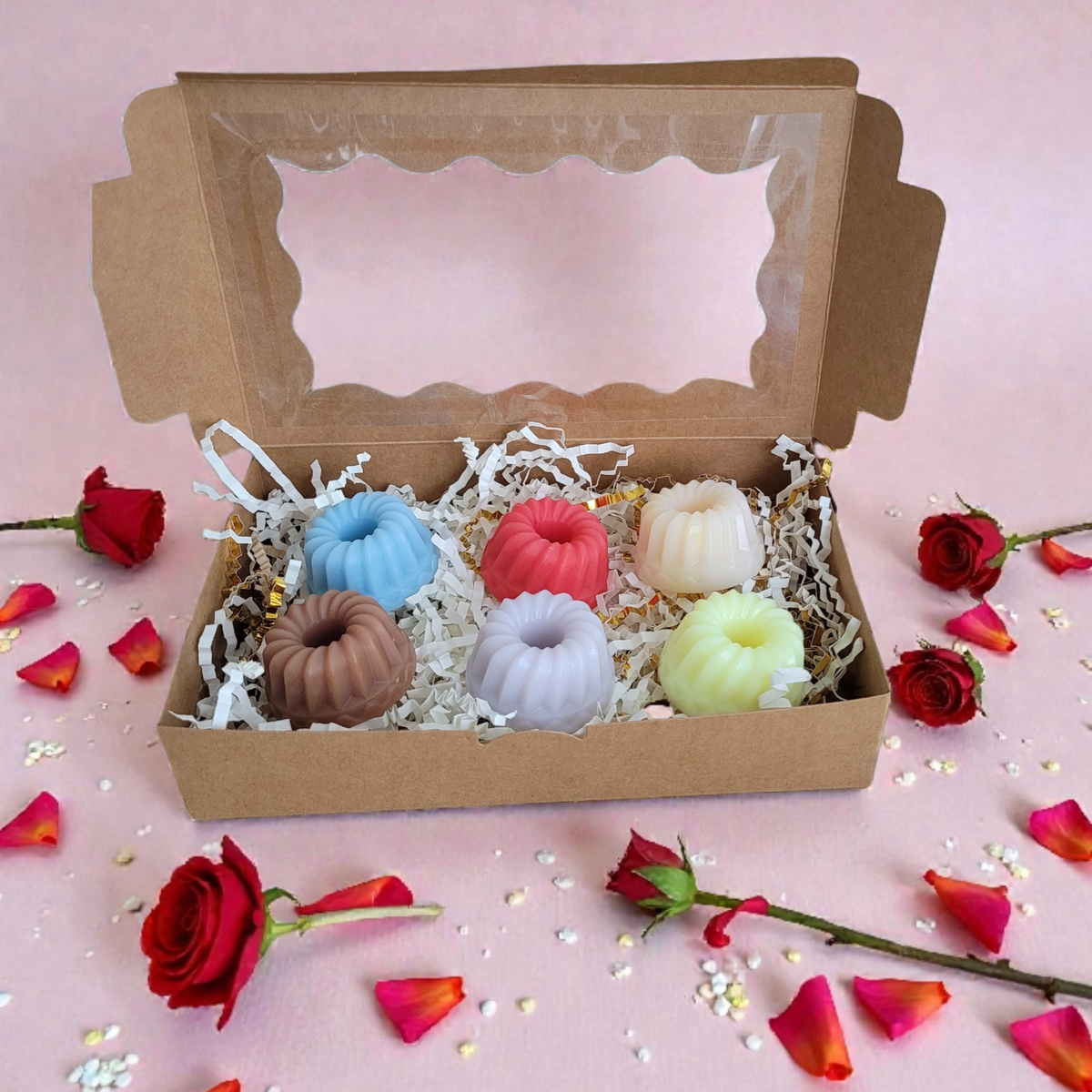 Coffret de 6 fondants parfumés artisanaux avec choix de familles olfactives : gourmand, floral, fruité ou frais.