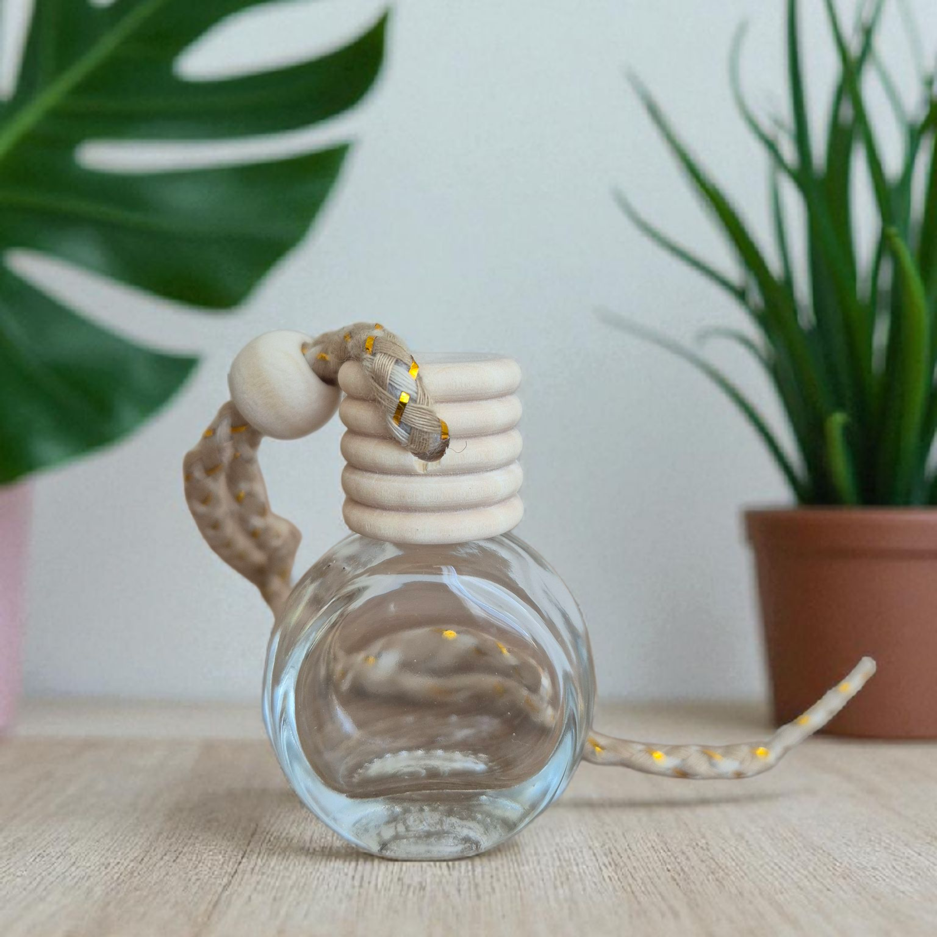 Diffuseur voiture à suspendre 10 ml avec parfum au choix pour des trajets agréablement parfumés.