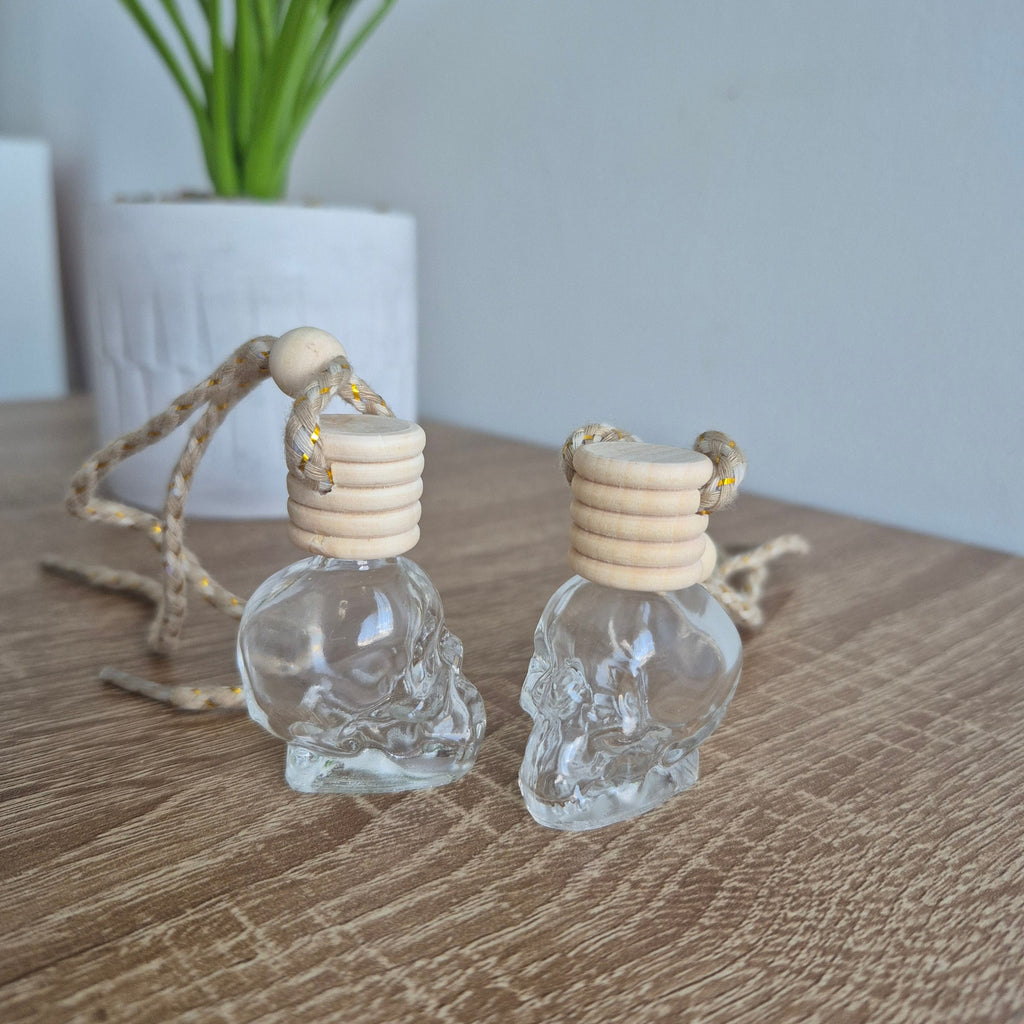 Diffuseur à suspendre forme Crâne 10 ml, accessoire parfumé élégant avec le parfum de votre choix.