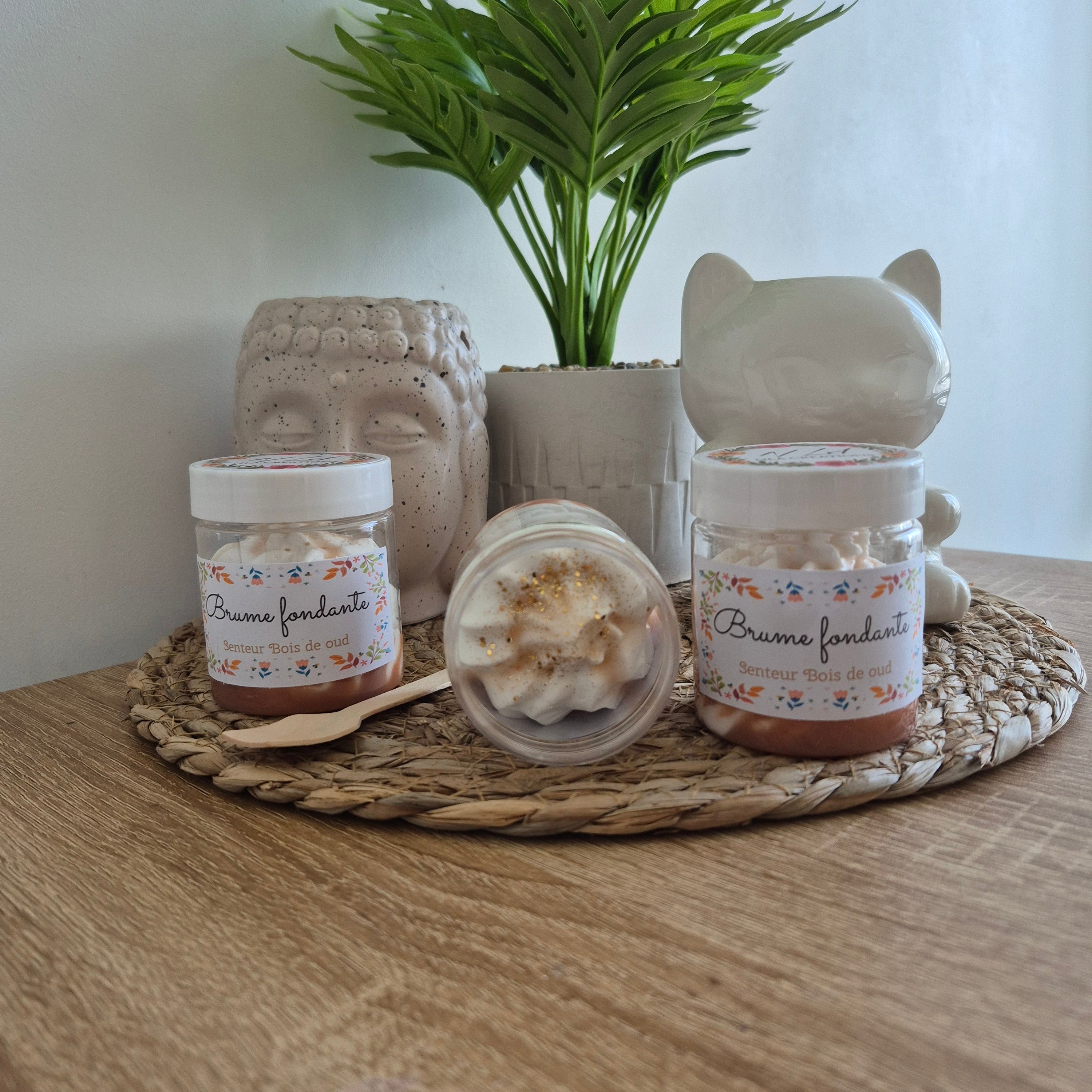 Fondant Crémeux Chantilly Bois de Oud en deux formats, disponible en destockage pour parfumer votre maison à petit prix.