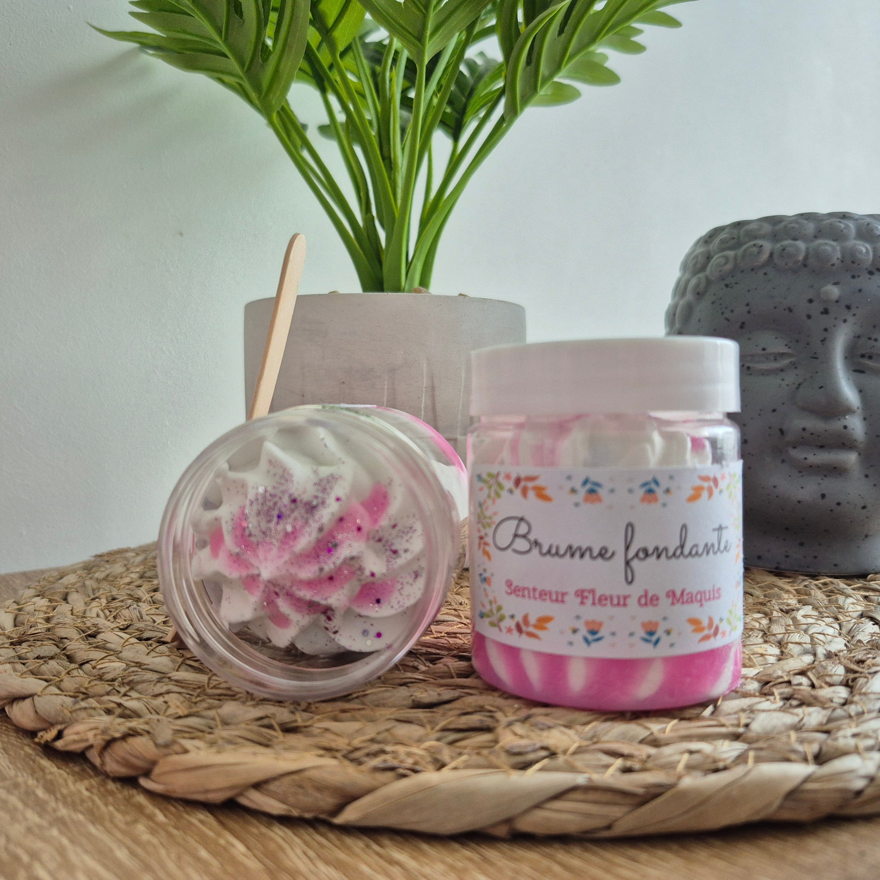 Fondant parfumé crémeux chantilly Fleur de Maquis en destockage, une création florale artisanale à petit prix.
