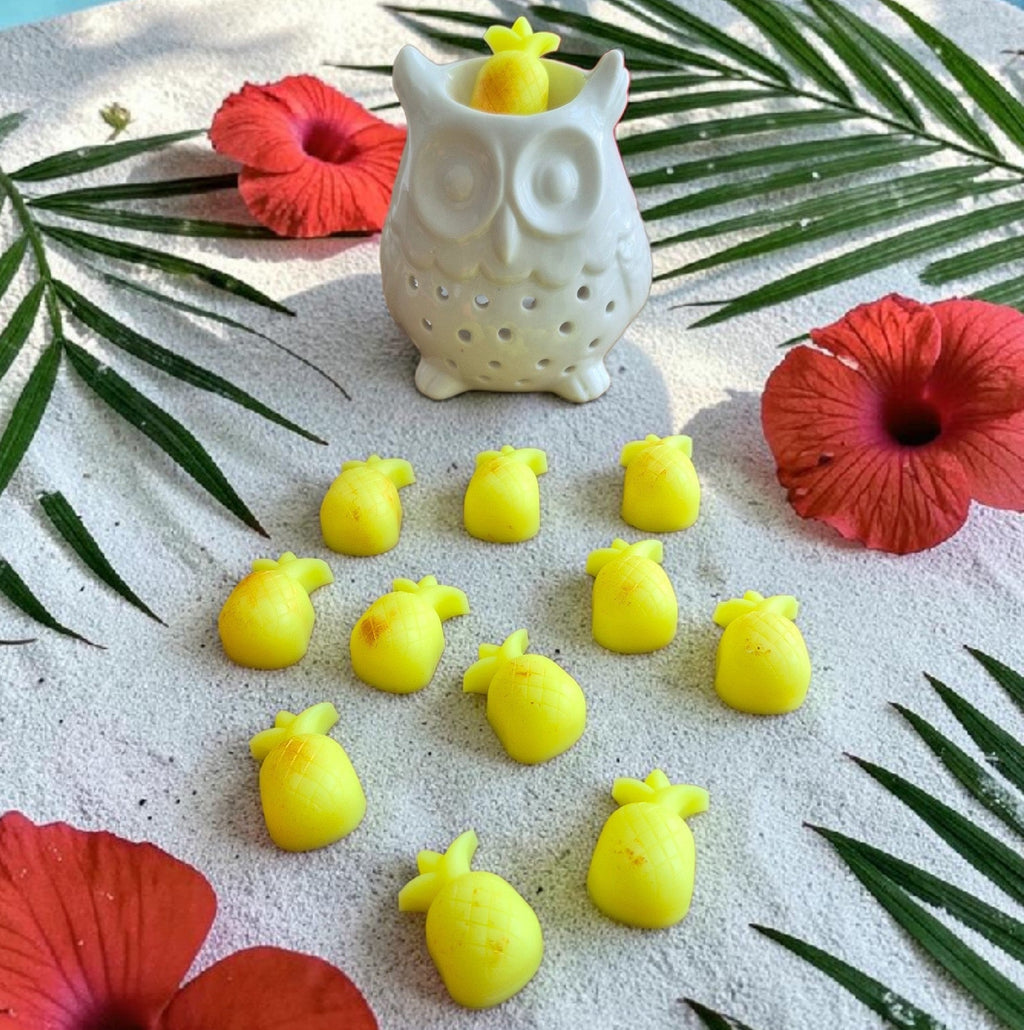 Fondant parfumé Pina Colada en forme d’ananas de +10 g, création artisanale avec parfum de Grasse par NLA Créations.