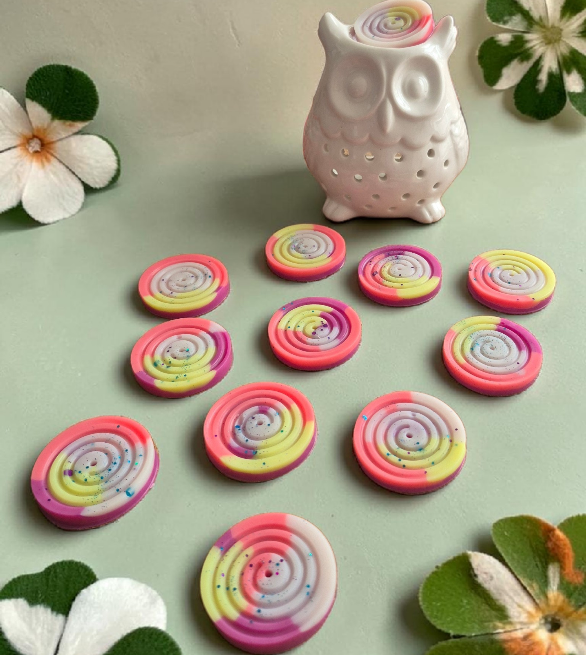 Fondant parfumé Spirale senteur Bonbon Arc-en-ciel, création artisanale avec parfum de Grasse par NLA Créations.
