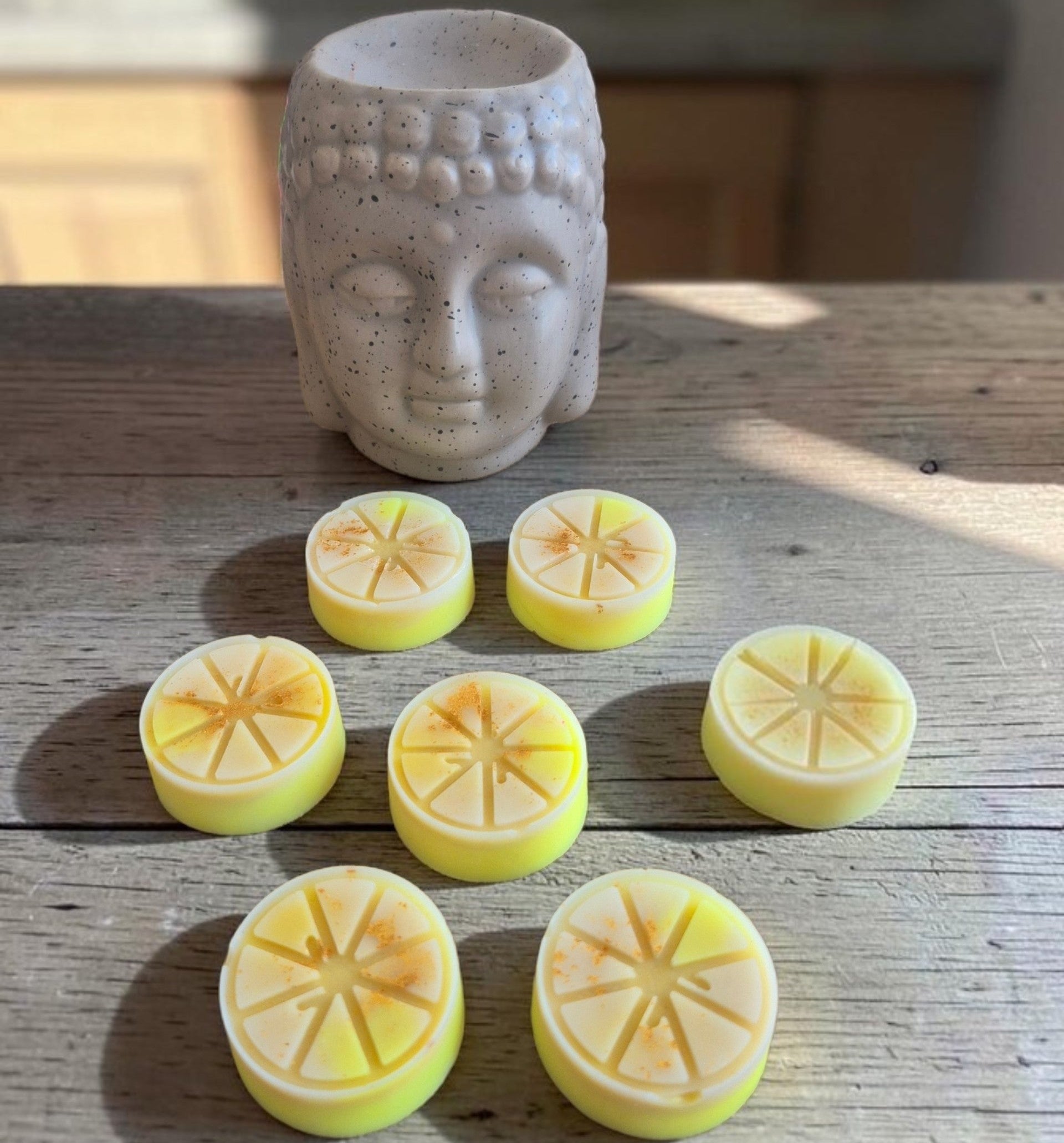 Fondants parfumés artisanaux en forme de citron, senteur Tarte au Citron, une fragrance gourmande et acidulée.