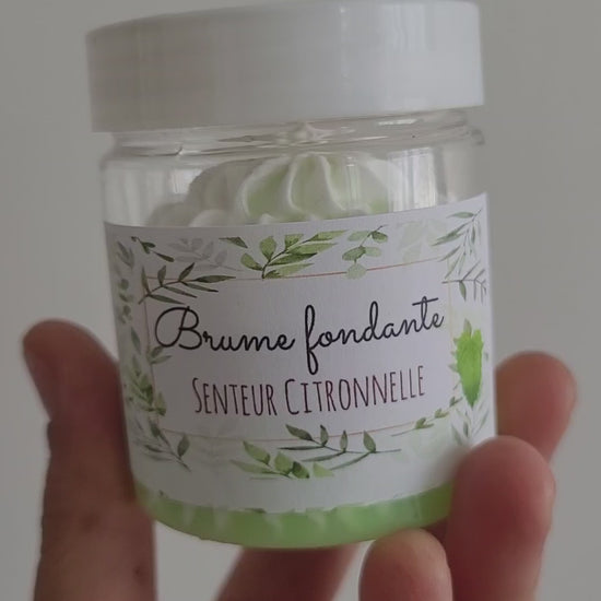 Fondant chantilly Citronnelle, forme ronde et texture crémeuse, prêt à être utilisé dans un brûle-parfum.