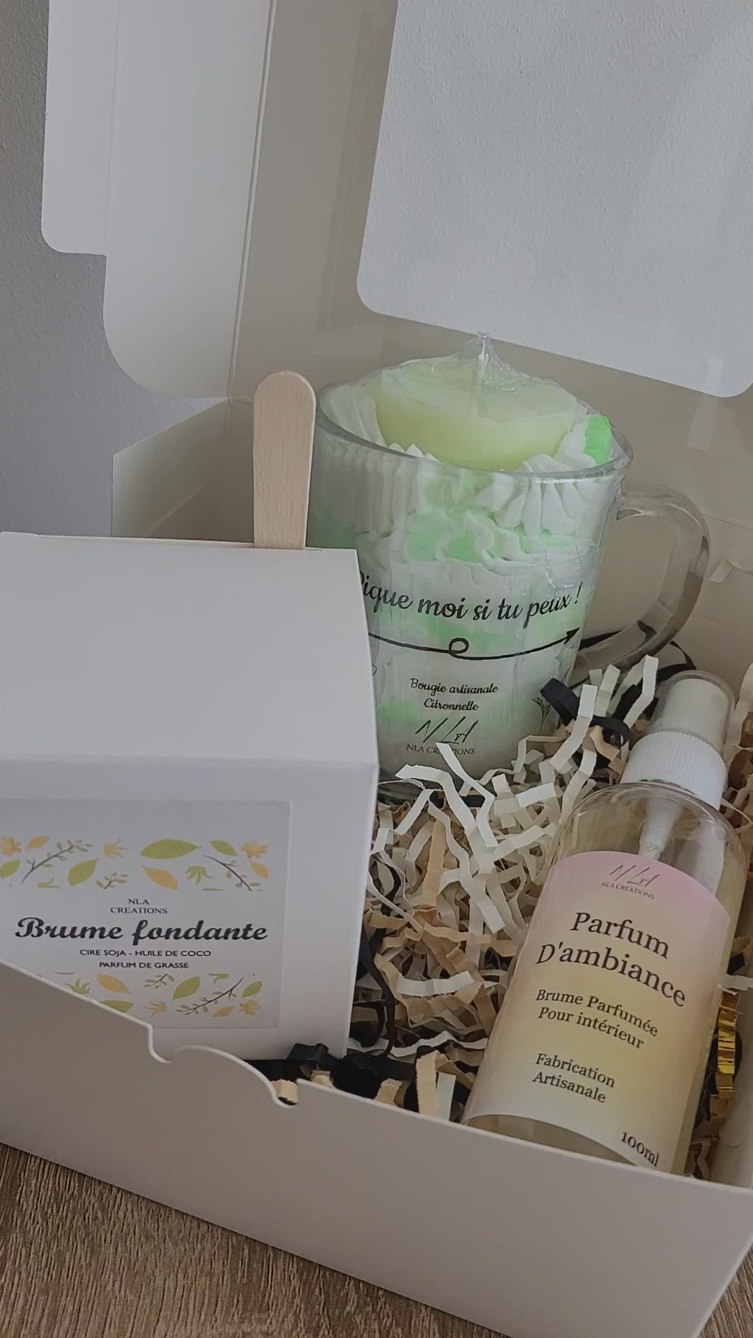 Coffret parfumé Citronnelle avec spray, fondant crémeux et bougie artisanale, idéal pour repousser les moustiques naturellement.