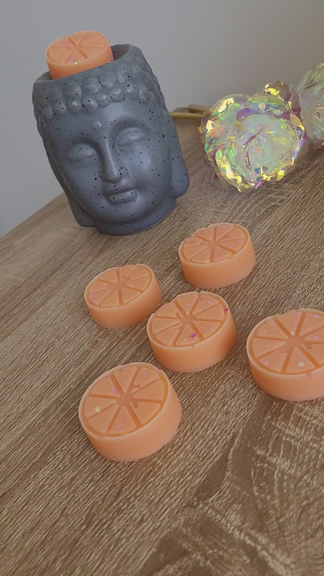 Fondants artisanaux en forme de citron, parfum goyave aux notes fraîches et tropicales, apportant une touche d’évasion 