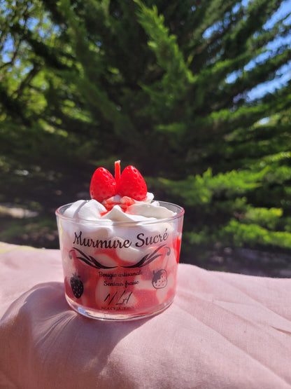 Bougie gourmande "Murmure sucré" Senteur Fraise - NLA Creations 