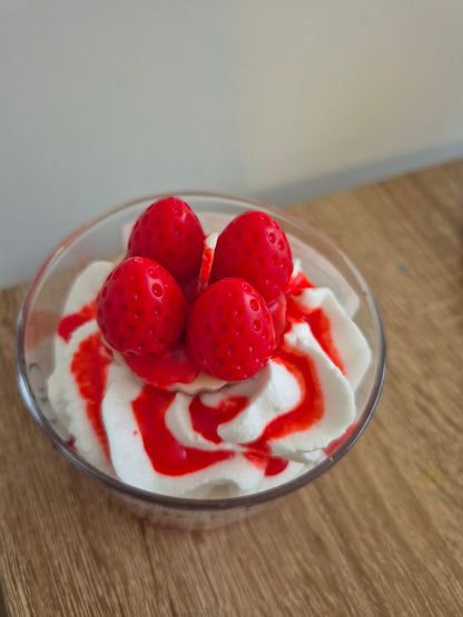 Bougie gourmande "Murmure sucré" Senteur Fraise - NLA Creations 