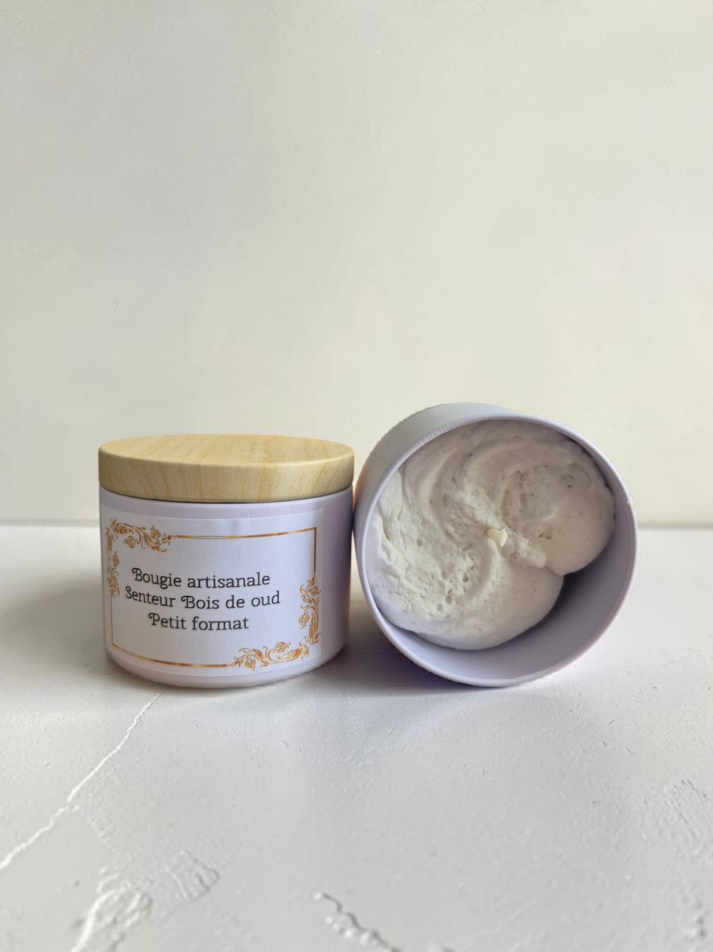 🌸 Bougie Petit format Chantilly – Bois de oud