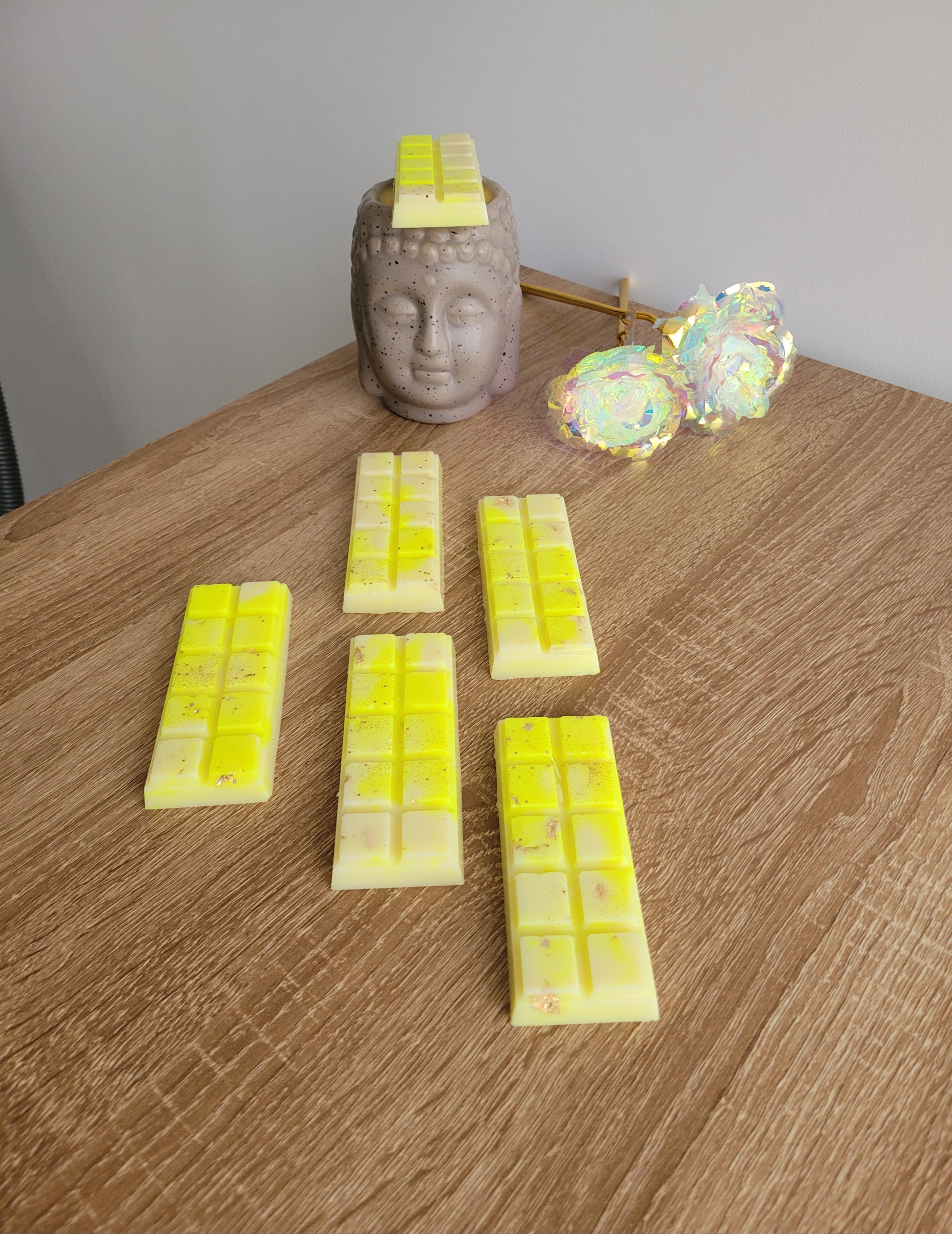 Tablette fondante parfumée banane, artisanale et colorée, diffusant un parfum fruité et gourmand qui apporte fraîcheur et convivialité à votre intérieur.