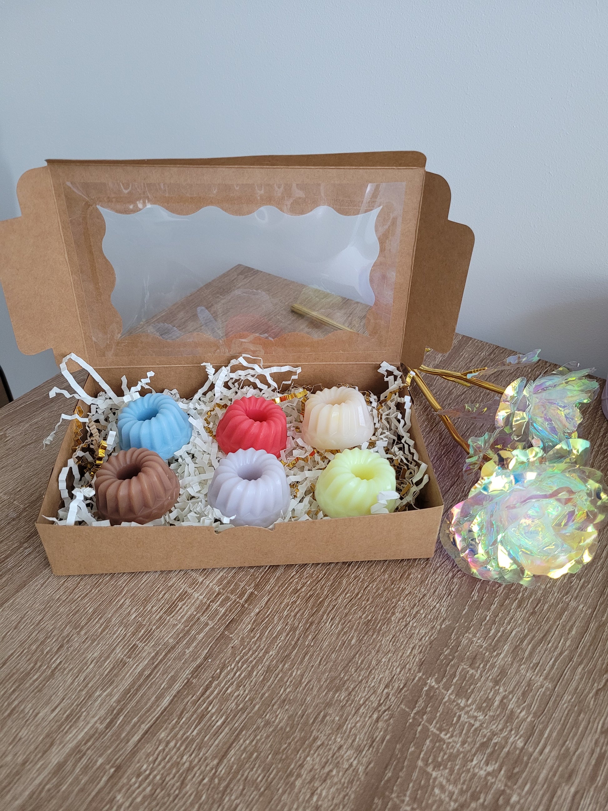 Coffret cadeau 6 fondants parfumés artisanaux, assortiment de senteurs fruitées et florales, fait main.