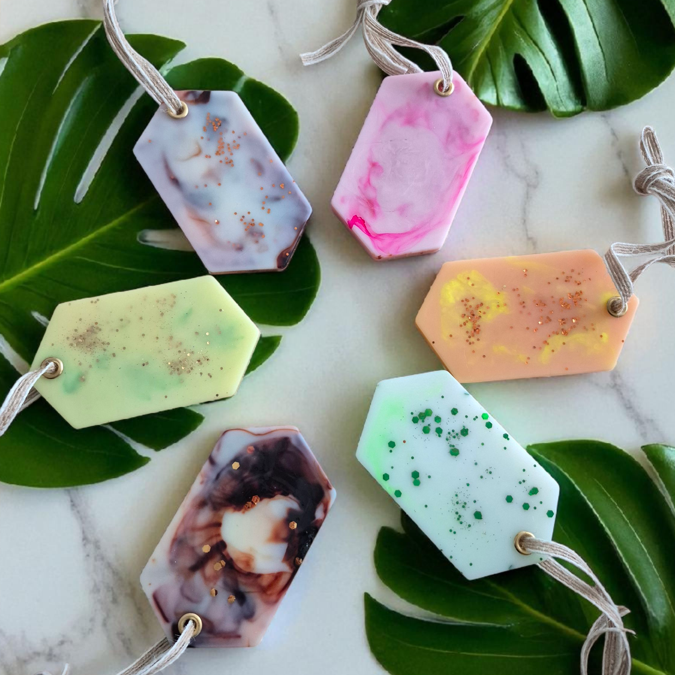 Suspension en cire parfumée forme géométrique, création artisanale NLA Créations pour parfumer délicatement votre intérieur.