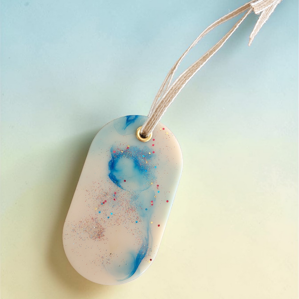 Suspension parfumée Ovale artisanale pour parfumer votre intérieur avec la senteur de votre choix.